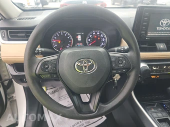 2021 Toyota RAV4 LE - miniatura 10