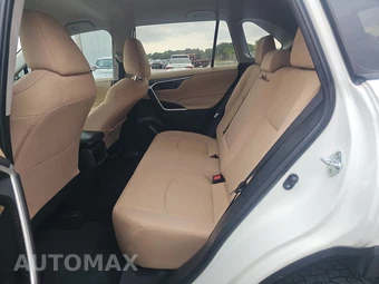 2021 Toyota RAV4 LE - miniatura 13
