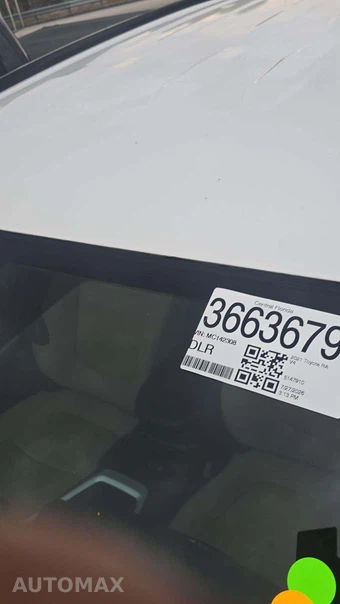 2021 Toyota RAV4 LE - miniatura 18