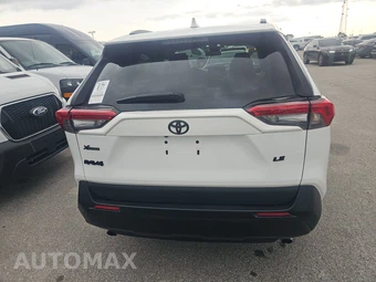 2021 Toyota RAV4 LE - miniatura 5