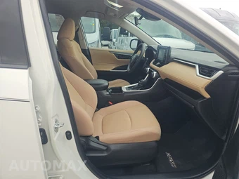 2021 Toyota RAV4 LE - miniatura 8