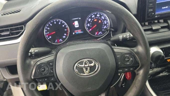 2021 Toyota RAV4 LE - miniatura 11