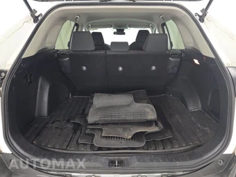 2021 Toyota RAV4 LE - miniatura 14