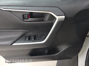 2021 Toyota RAV4 LE - miniatura 15
