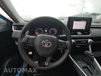 2021 Toyota RAV4 LE - miniatura 10