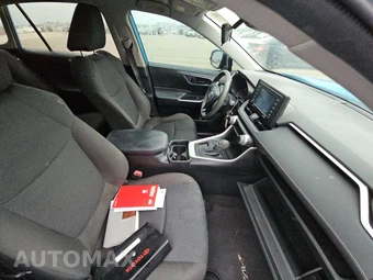 2021 Toyota RAV4 LE - miniatura 8