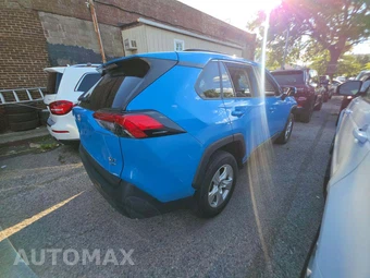 2021 Toyota RAV4 XLE - miniatura 3