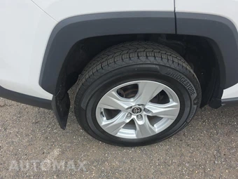 2021 Toyota RAV4 XLE - miniatura 10
