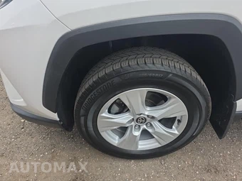2021 Toyota RAV4 XLE - miniatura 8