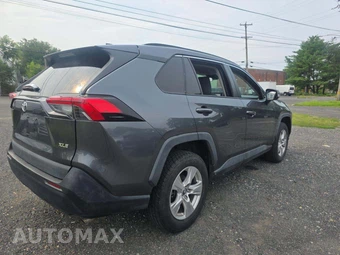 2021 Toyota RAV4 XLE - miniatura 3