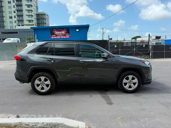2021 Toyota RAV4 XLE - miniatura 10