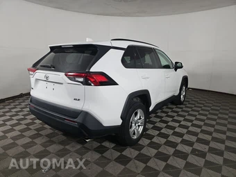 2021 Toyota RAV4 XLE - miniatura 4