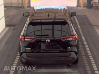 2021 Toyota RAV4 XLE – miniatura 5