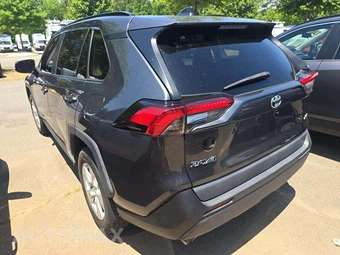 2021 Toyota RAV4 XLE - miniatura 2