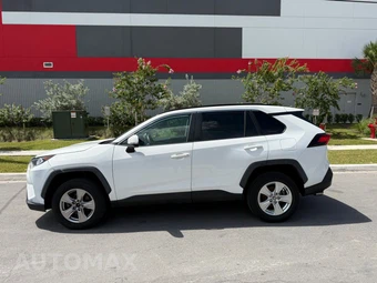 2021 Toyota RAV4 XLE - miniatura 2
