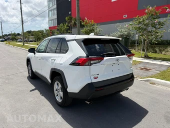 2021 Toyota RAV4 XLE - miniatura 3