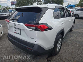 2021 Toyota RAV4 XLE - miniatura 3