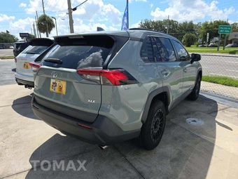 2021 Toyota RAV4 XLE - miniatura 3