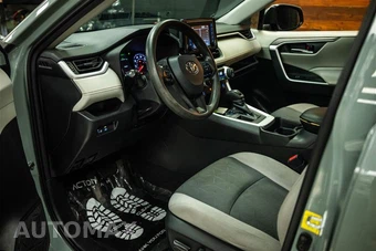 2021 Toyota RAV4 XLE - miniatura 8