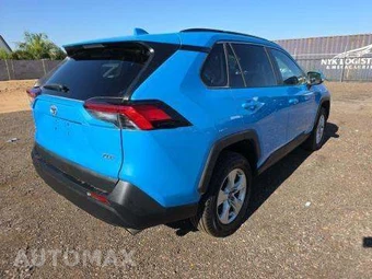 2021 Toyota RAV4 XLE - miniatura 3