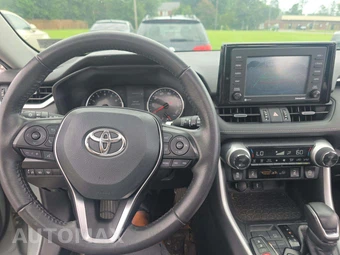 2021 Toyota RAV4 XLE Premium - miniatura 10