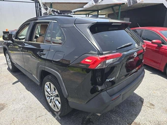 2021 Toyota RAV4 XLE Premium - miniatura 2