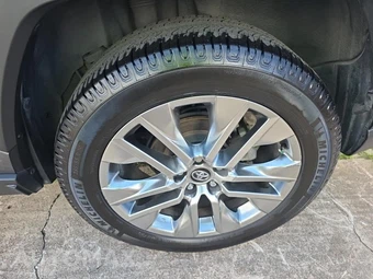 2021 Toyota RAV4 XLE Premium - miniatura 11