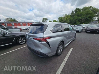 2021 Toyota Sienna LE 8-Passenger 120.5" WB - miniatura 3