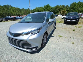 2021 Toyota Sienna LE 8-Passenger 120.5" WB