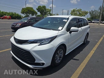 2021 Toyota Sienna LE 8-Passenger 120.5" WB