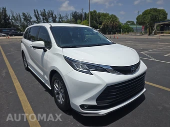 2021 Toyota Sienna LE 8-Passenger 120.5" WB - miniatura 3