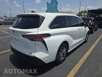 2021 Toyota Sienna LE 8-Passenger 120.5" WB - miniatura 4