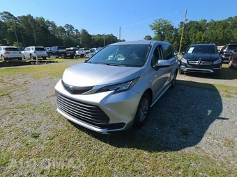 2021 Toyota Sienna LE 8-Passenger 120.5" WB