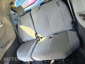 2021 Toyota Sienna LE 8-Passenger 120.5" WB - miniatura 11