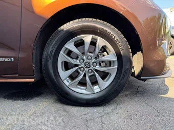 2021 Toyota Sienna LE 8-Passenger 120.5" WB - miniatura 34