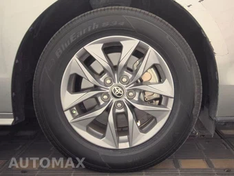 2021 Toyota Sienna LE 8-Passenger 120.5" WB - miniatura 10