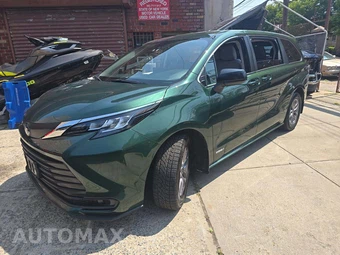 2021 Toyota Sienna LE 8-Passenger 120.5" WB