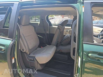 2021 Toyota Sienna LE 8-Passenger 120.5" WB - miniatura 17