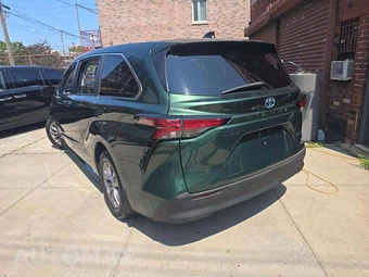 2021 Toyota Sienna LE 8-Passenger 120.5" WB - miniatura 2
