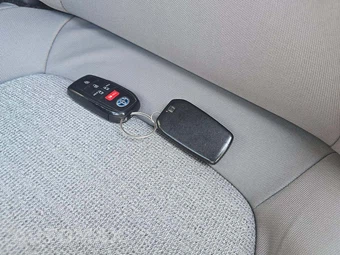 2021 Toyota Sienna LE 8-Passenger 120.5" WB - miniatura 8