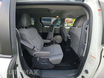 2021 Toyota Sienna LE 8-Passenger 120.5" WB - miniatura 17