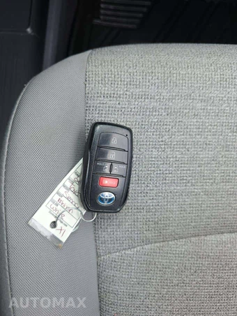2021 Toyota Sienna LE 8-Passenger 120.5" WB - miniatura 8