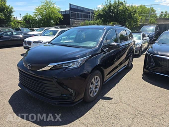 2021 Toyota Sienna LE 8-Passenger 120.5" WB