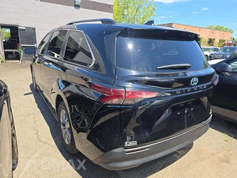 2021 Toyota Sienna LE 8-Passenger 120.5" WB - miniatura 2