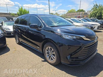 2021 Toyota Sienna LE 8-Passenger 120.5" WB - miniatura 4