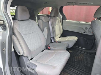 2021 Toyota Sienna LE 8-Passenger 120.5" WB - miniatura 17