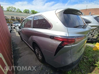 2021 Toyota Sienna LE 8-Passenger 120.5" WB - miniatura 2
