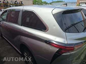 2021 Toyota Sienna LE 8-Passenger 120.5" WB - miniatura 32