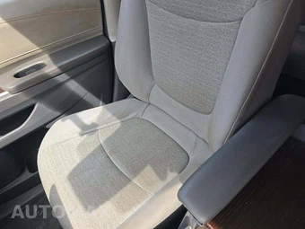 2021 Toyota Sienna LE 8-Passenger 120.5" WB - miniatura 37