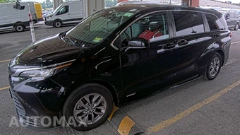 2021 Toyota Sienna LE 8-Passenger 120.5" WB